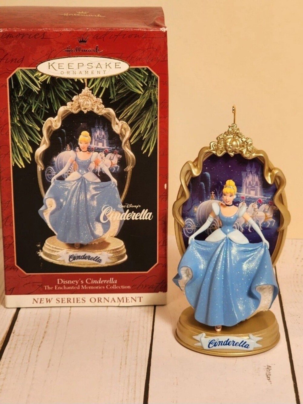Hallmark Keepsakes Disney Princess Cinderella Enchanted Memories Ornament 1997